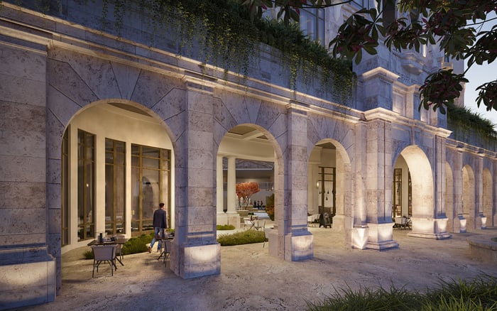 Coconut Grove calm or Coral Gables polish for frequent flyers: Four Seasons Residences Coconut Grove vs Ponce Park Coral Gables