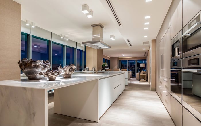 Arte Surfside vs Regalia Sunny Isles Beach: The Lifestyle Contrast Behind Balcony Rules, Outdoor Kitchens, and Terrace Weather Tolerance