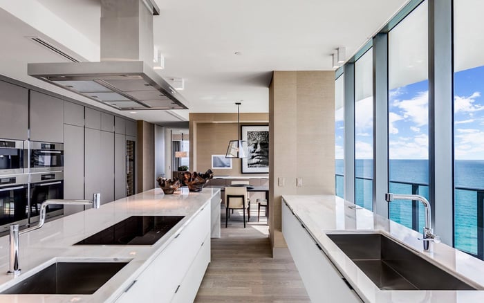Closing and Ownership at Regalia Sunny Isles Beach: How Balcony Depth and Wind Exposure Affect Furnishability and Year-Round Use