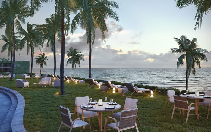 Armani Casa Sunny Isles Beach vs Jade Signature Sunny Isles Beach: The Lifestyle Contrast Behind Oceanfront Drama, Bayfront Calm, and Carrying-Cost Realism