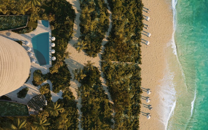 Miami Beach vs Bal Harbour: Beachfront Prestige, Retail Access, and Owner Privacy