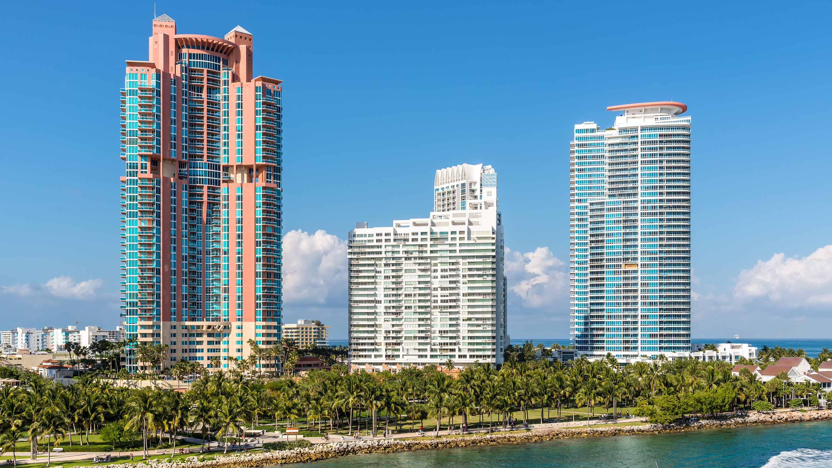 South of Fifth, Miami Beach waterfront high‑rises along Biscayne Bay, coveted enclave of luxury and ultra luxury condos; active preconstruction and resale. Featuring cityscape.