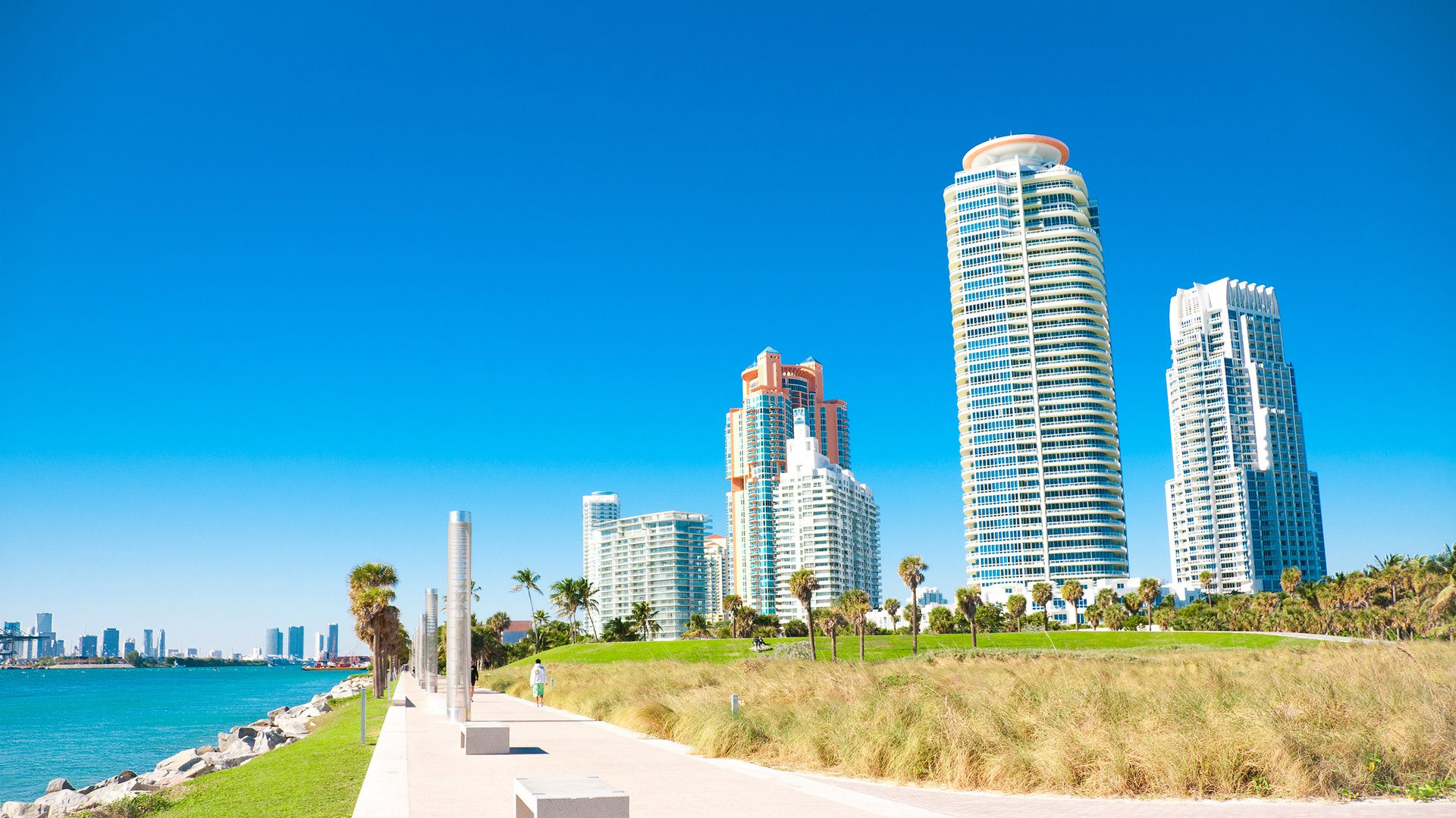 South of Fifth vs Surfside for buyers who want oceanfront living with very different public energy