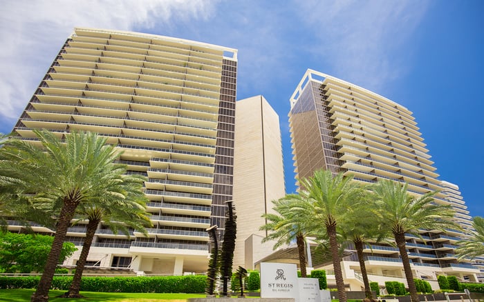 Four Seasons Surf Club vs. St. Regis Bal Harbour: Beachfront Legends of Miami’s Northern Coast