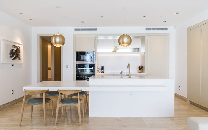 The Ritz-Carlton Residences® Miami Beach vs The Surf Club Four Seasons Surfside: The Practical Buyer Question Behind Smart-Home Readiness, Data Privacy, and Service Responsiveness