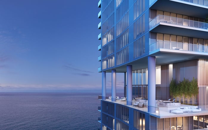 Turnberry Ocean Club Sunny Isles vs St. Regis® Residences Sunny Isles: Choosing Between Penthouse Scale, Roof Rights, and Wind-Protected Outdoor Rooms Without Being Distracted by Branding