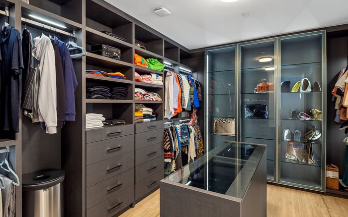 How to Evaluate Art Storage, Lighting, and Climate Control in Sunny Isles Beach Without Losing Sight of Long-Term Resale