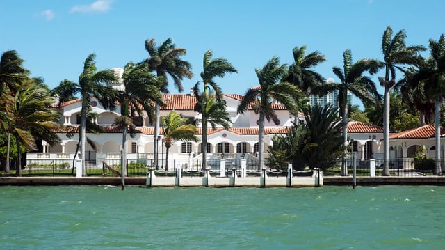 Spec Mansions in Miami: Why Developers Build Mega-Homes Without Buyers (and They Sell Anyway)
