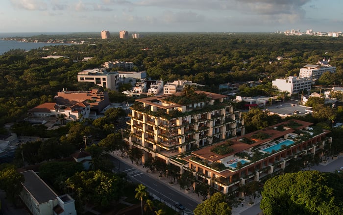 Second Home or Primary Residence in Coconut Grove: The 2026 Decision Guide for Monaco Buyers