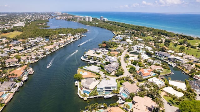 What Cash Buyers in Boca Raton Still Need to Know About Marina Access, Dockage, and Bridge Clearance