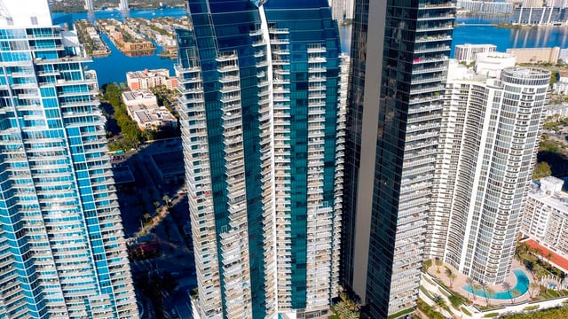 Jade Ocean Sunny Isles Beach vs Nora House West Palm Beach: The Practical Buyer Question Behind Ownership Flexibility, Association Rules, and Long-Term Livability