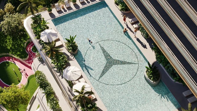 Comparing the Integration of Padel Courts on Amenity Decks: Reserve at SoLe Mia vs. Mercedes-Benz Places