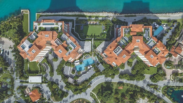 The Amenity Wait-Time Test: Pools, Elevators, Spas, and Valet at Peak Season