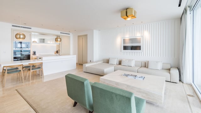 Liquidity Planning for The Surf Club Four Seasons Surfside: Cash, Portfolio Lending, and Closing Timing for Luxury Buyers