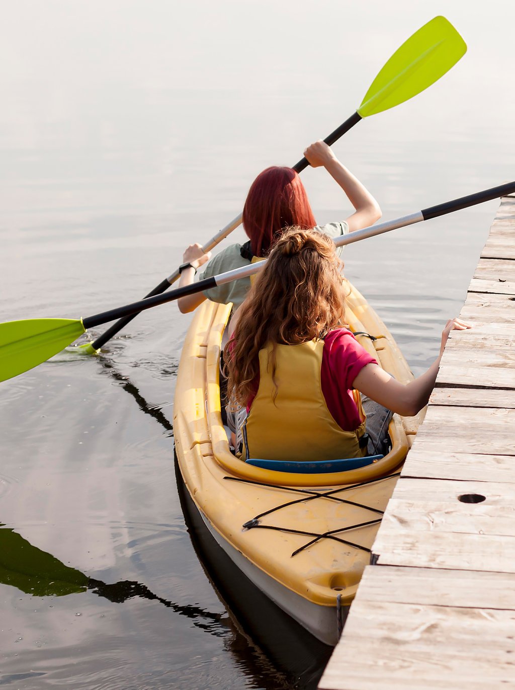 The Nautical Club provides a paddleboard and kayak storage station with a wash-down facility to enjoy the pristine waters of the Intracoastal Waterways and canals around.