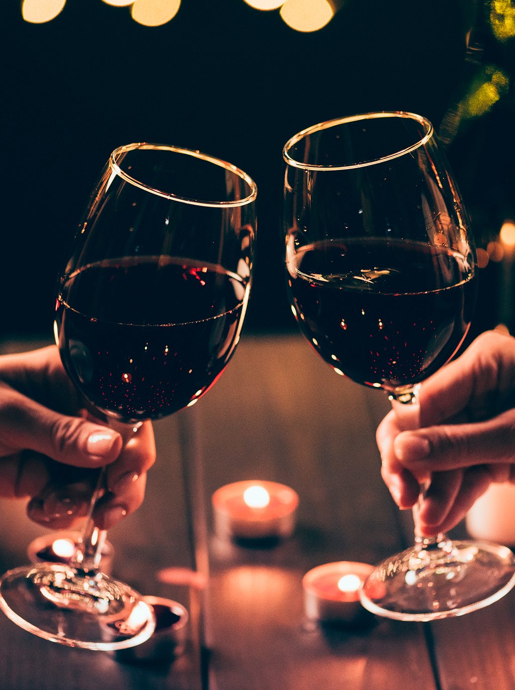 Social life centers on a signature restaurant with terrace seating, complemented by private dining salons for intimate gatherings. A library lounge is paired with wine and game rooms, while a cinema-style screening room offers a refined setting for premieres, celebrations, and quiet evenings.