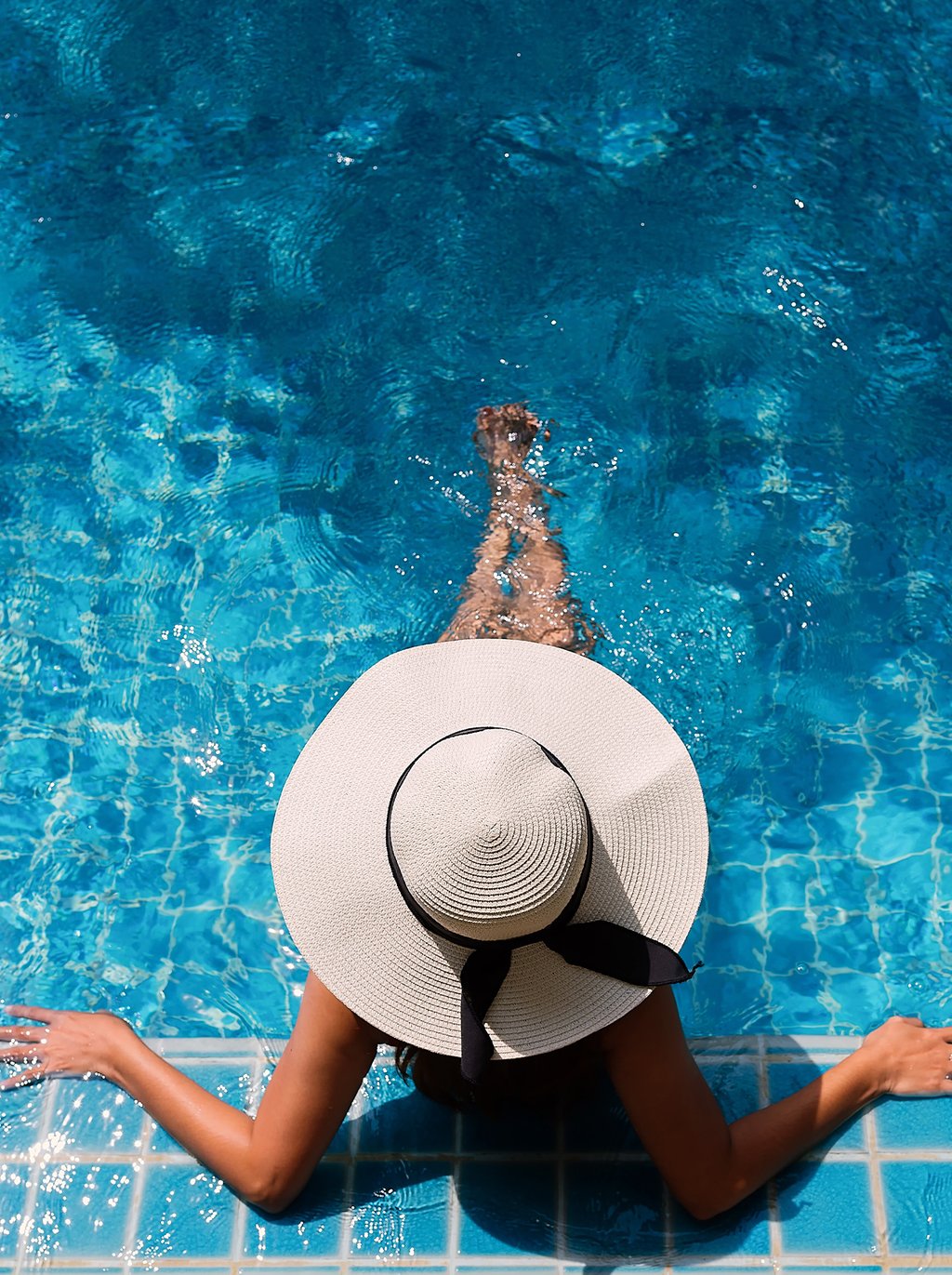 Admire Gold Coast views from the tailored poolside cabanas while enjoying a refreshing swim in the rooftop pool.