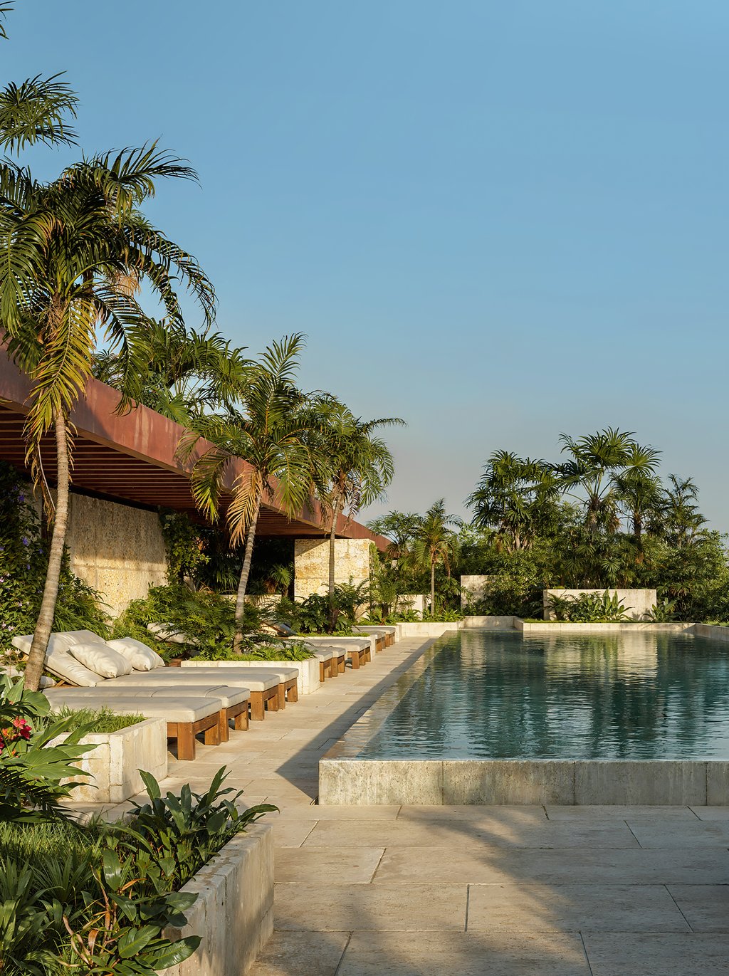 The Residences at Ziggurat feature an expansive rooftop oasis. This amenity includes a resort-style pool, a hydrotherapy circuit for relaxation, chef's grilling stations for outdoor cooking, and private cabanas for secluded lounging.